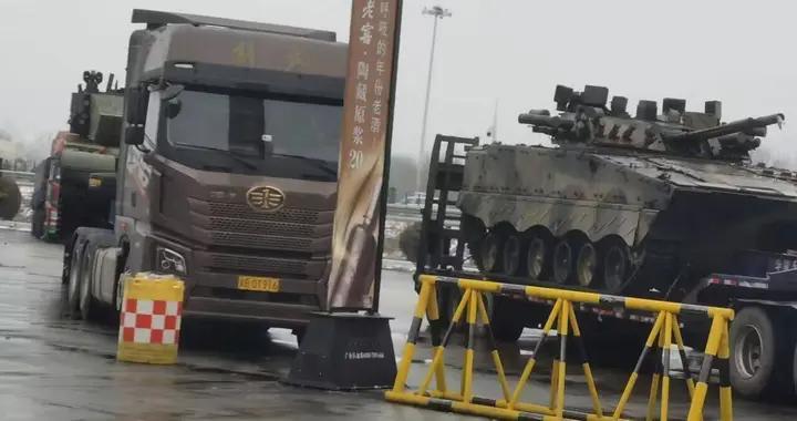 专治无人机的狠角色！04B式步兵战车放大招，安装八面相控阵