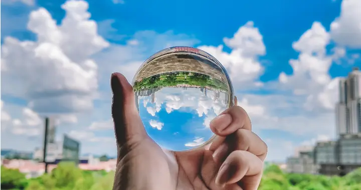 双赛道陷阱：别让“全链路闭环”拖垮你的初创公司