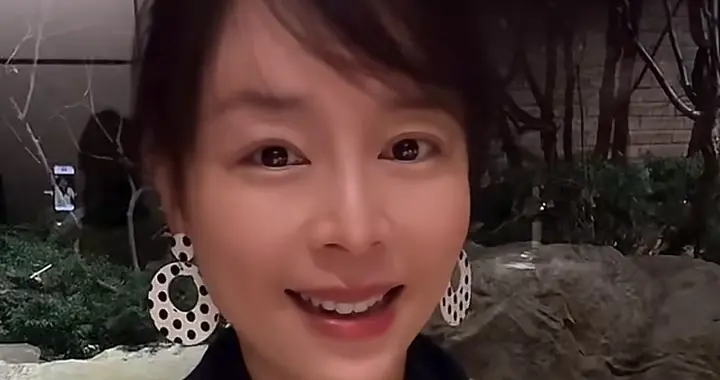 张静初和朋友聚餐吃人均2000素食宴，一道菜就一口量，根本吃不饱