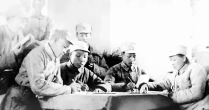 1938年八路军司令遇害被分尸，地主作案，肖华下令全军出击！