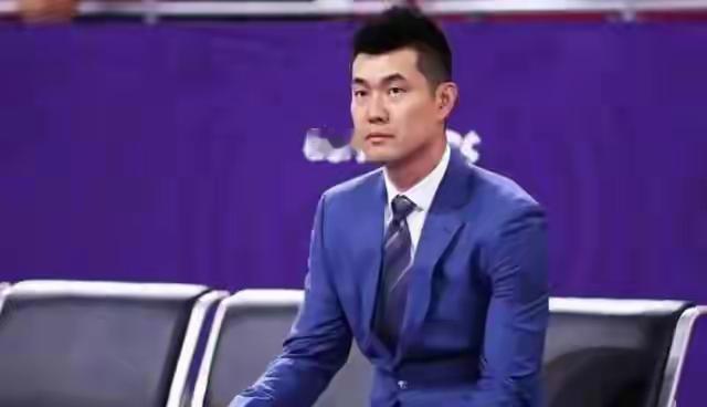 随着广东男篮的惨败！杜锋执教能力明显力不从心，如果他下课，主帅的位置继...