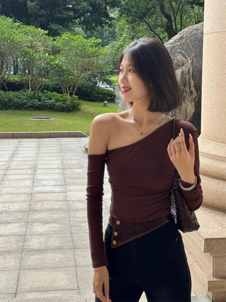 法式棕色斜肩型修身独特漂亮内搭上衣女春秋