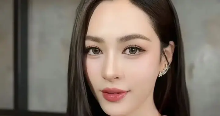 邝玲玲活力十足