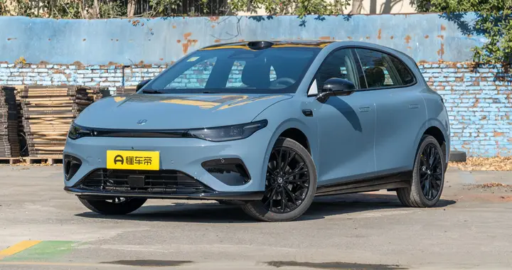 零跑Lafa5：颜值、操控与实用兼备，十万级纯电轿车新选择