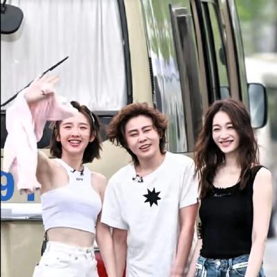 后卿娱乐：冠军气场碾压！王濛同框唐艺昕李