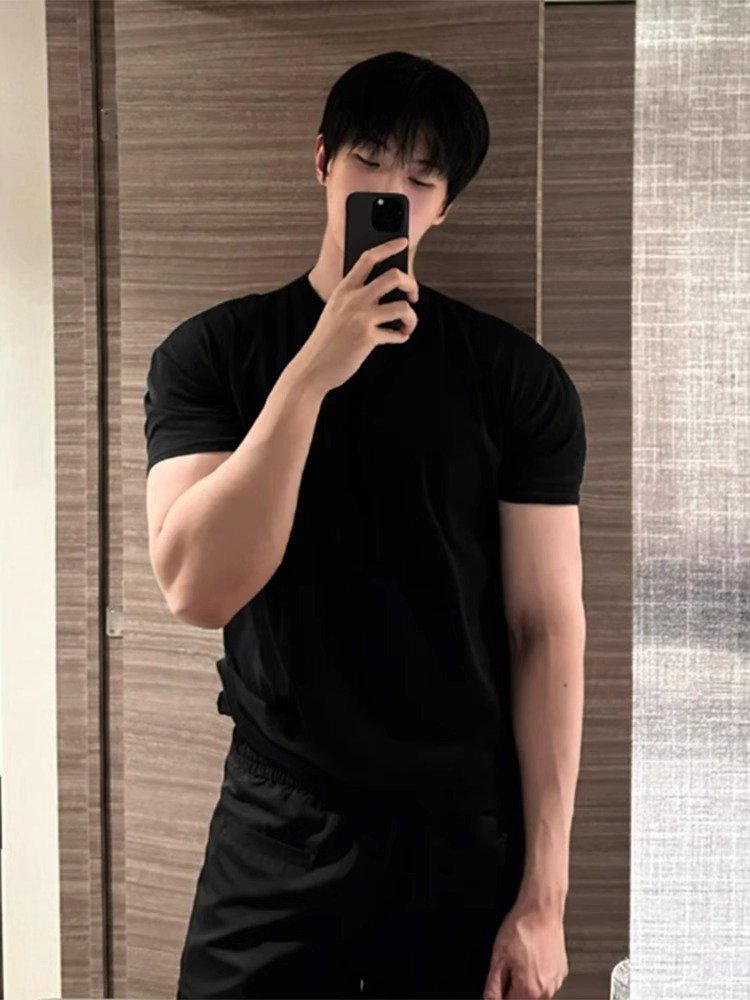 黑色索罗娜冰棉凉感t恤男夏季速干健身短袖