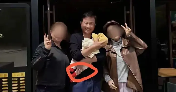 文章上海开陕西面馆，亲自端盘子当跑堂，左手婚戒抢镜疑再婚