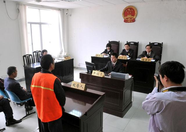 某公司员工涂屎同事工位后被拘被开，索赔 29 万，高院裁决大快人心