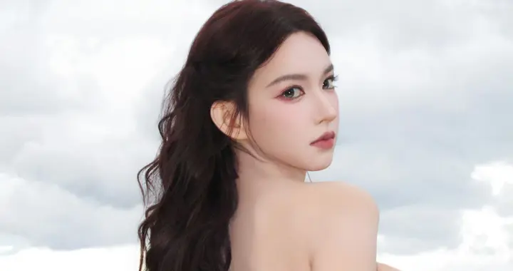 程潇抹胸连衣裙，“人间芭比”的曼妙身姿，既有力量感又不失柔美