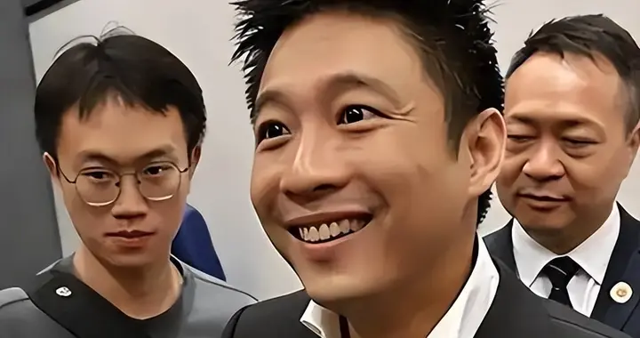 婚讯吵翻全网，香港政府“点名”霍启山，原来他和霍启刚境遇相同