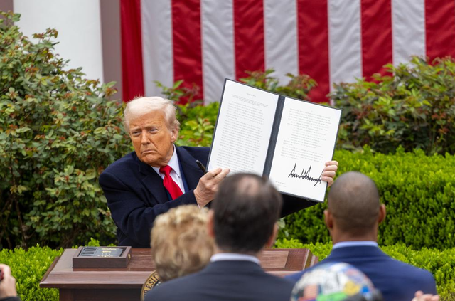 中国加码反制后，特朗普口风变了，对华开出减税要求，中方2句话回应