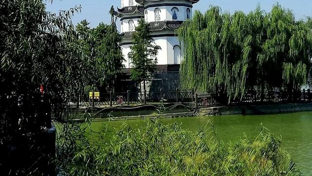 蔚蓝的天73114570：千年古塔耸翠绿