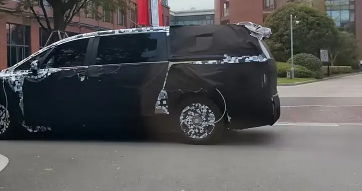 尊界MPV路试曝光 明年将推标轴与长轴双版本