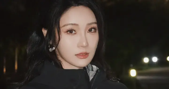 原来她们是母女，《四喜》演童瑶婆婆，女儿跟张嘉译合作两次出圈