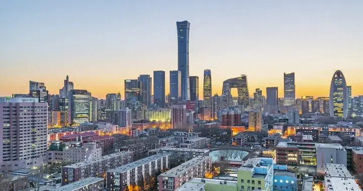 中美GDP差距再次缩小！25年中国GDP达20万亿美元，占美国GDP的64%