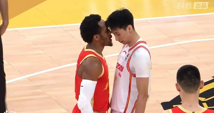 2-0！卫冕冠军拿赛点 孙铭徽伤退又再上 深圳拼光子弹尽力了