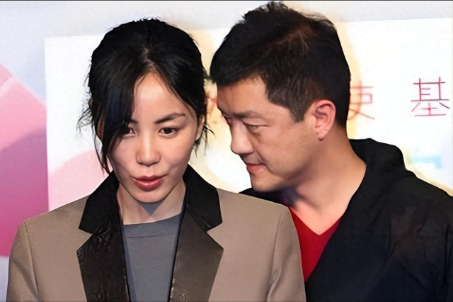 李亚鹏惨出新高度！一家人从大平层搬到水泥房，3岁女儿嚎啕大哭