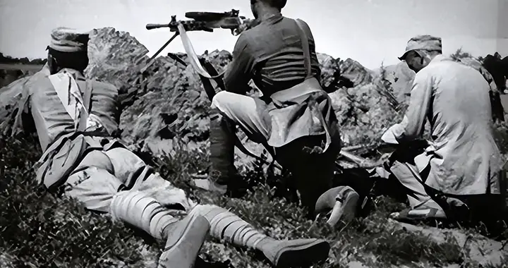 新四军一个团伏击日军，双方交火后团长察觉不对：坏了，情报有误