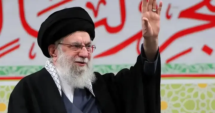 诈尸了！哈梅内伊死而复生？特朗普大秀军功，伊朗做出了一个举动