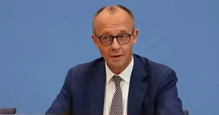 默茨访华结束！故宫留下签名许愿，必须在特朗普访华前挑明