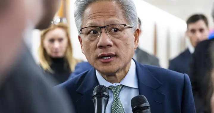 黄仁勋罕见署名发文：软件将消亡，传统APP必死！普通人到底咋办