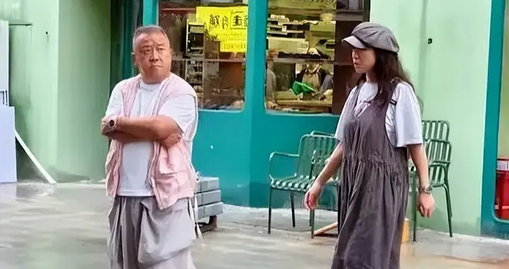 丧妻大哥带红颜知己现身佛山举止默契