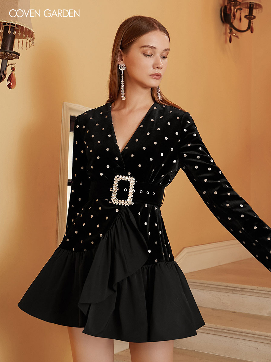 哥文花园秋季黑色丝绒波点荷叶边连衣裙显瘦