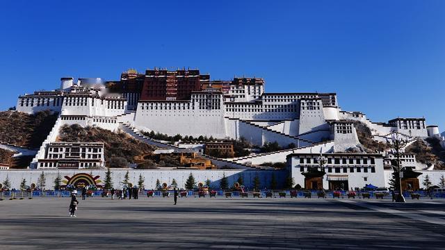 破晓时分：布达拉宫到底有多么震撼？  游
