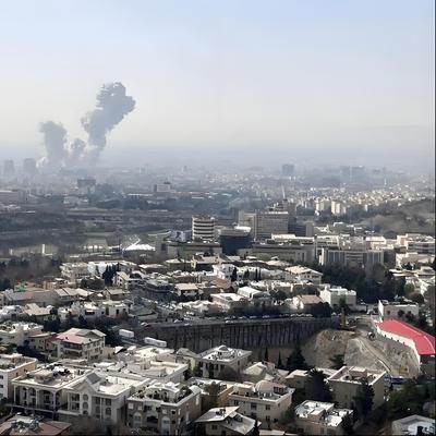 浩骞：自美伊开战后，确实涌出来一些舔美的