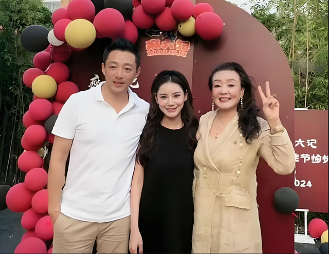 前夫哥爆料未搅局，汪小菲的婚礼签名曝光，张兰状态好力挺马筱梅