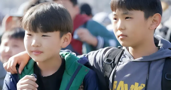 不管自己孩子有多少缺点，不要嫌弃他，更不要把他贬低得一文不值