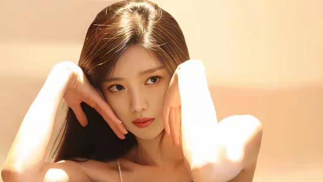 雅典娜手札：这位模特的体型一定很好，腿一