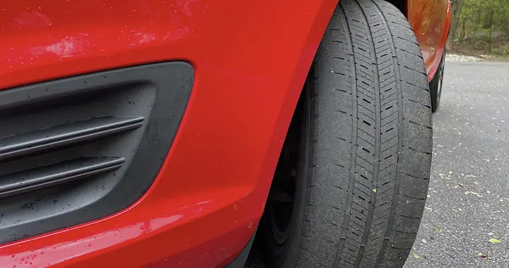 新手原地打方向轮胎吱吱响，为何老司机就不会？