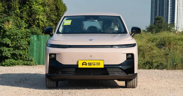 10万级纯电家用车怎么选？零跑B10能交出一份满意答卷吗？