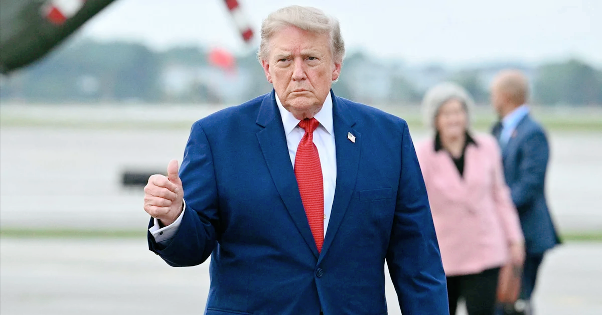 美国佛罗里达州盖恩斯维尔市警察局宣布向特朗普的MAGA运动屈服。啥事呢...