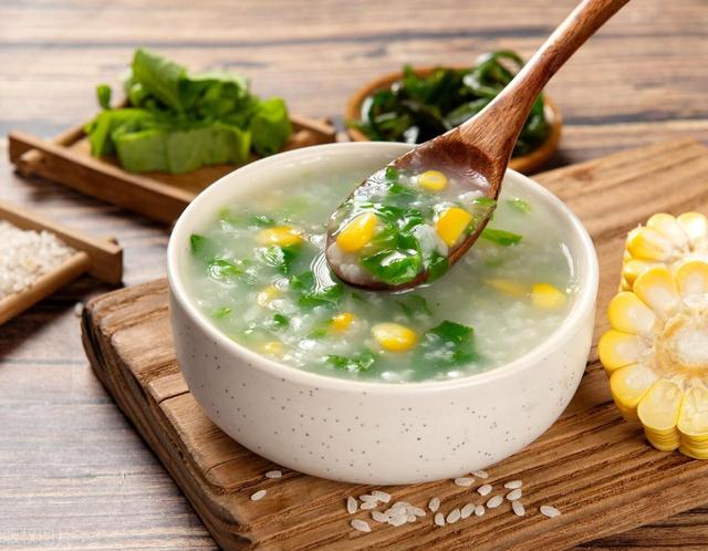 玉米青菜粥：一道简朴佳肴的味觉之旅
