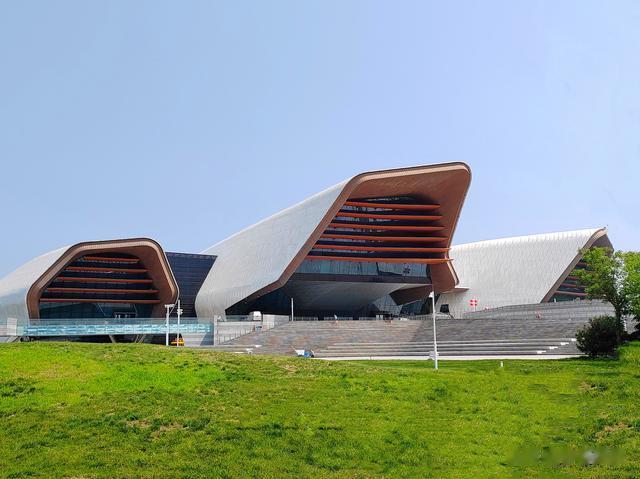天津又一地标走红，被称“海上故宫”，建筑非凡不输“天津之眼”