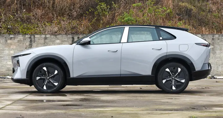 马自达EZ-60：增程动力+大空间，15万左右买它很值！