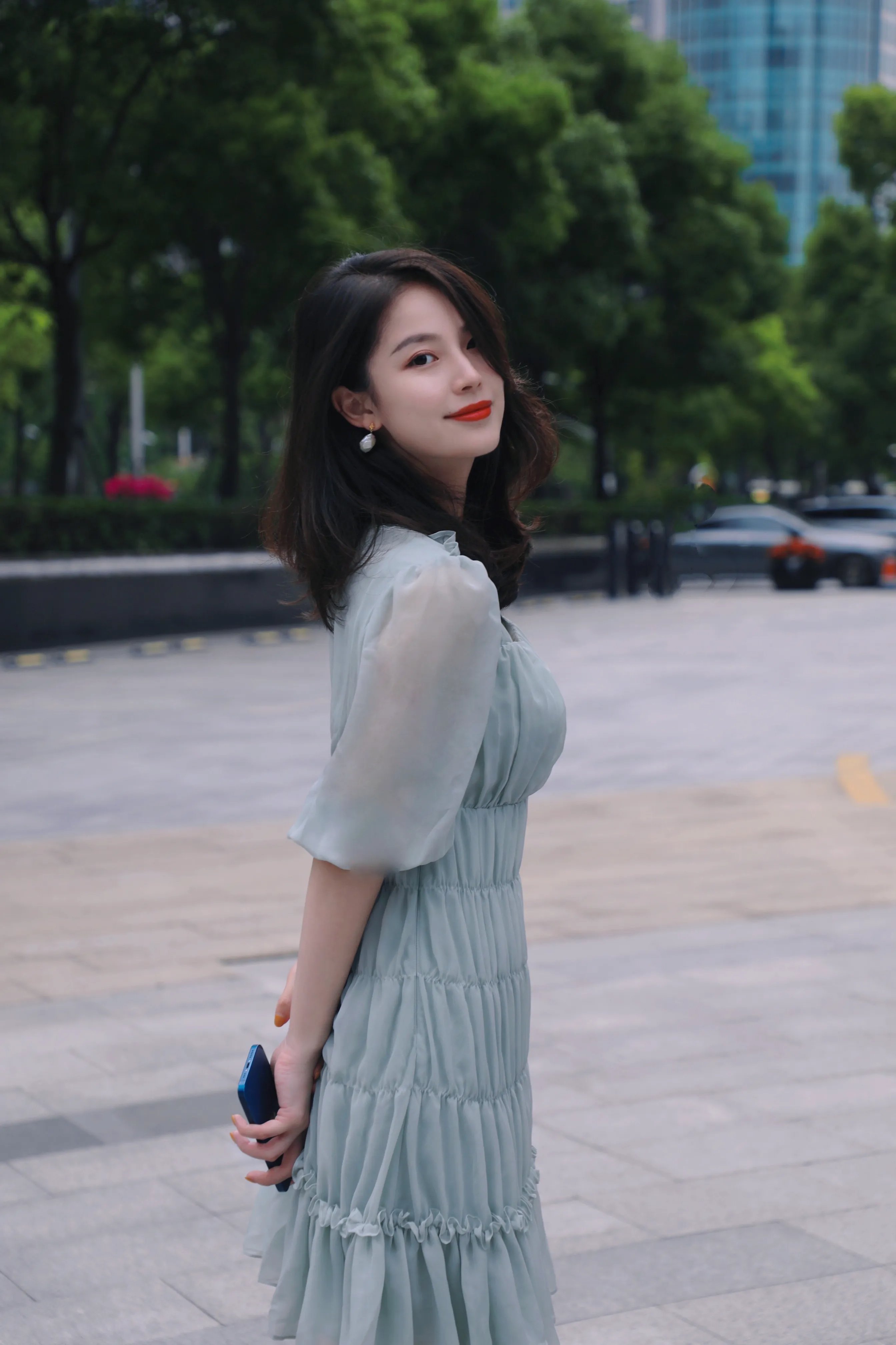 OBEG欧碧倩通勤泡泡袖连衣裙