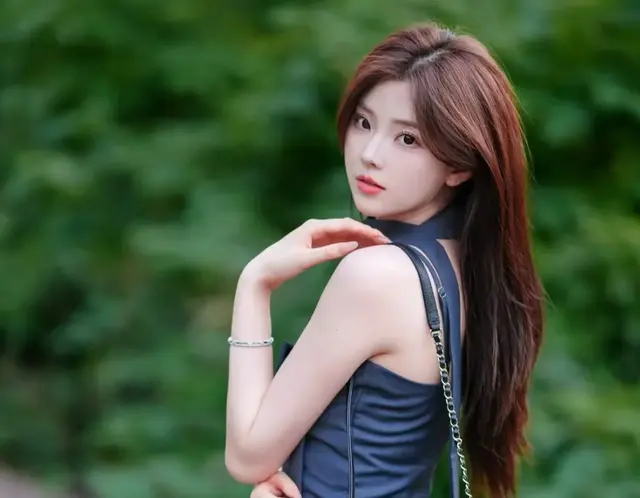 第172期春晓：有着婴儿肥&俏丽可爱的车模