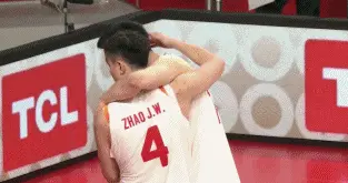 裁判真是明着黑，中国男篮硬气，这是一场输不起的比赛