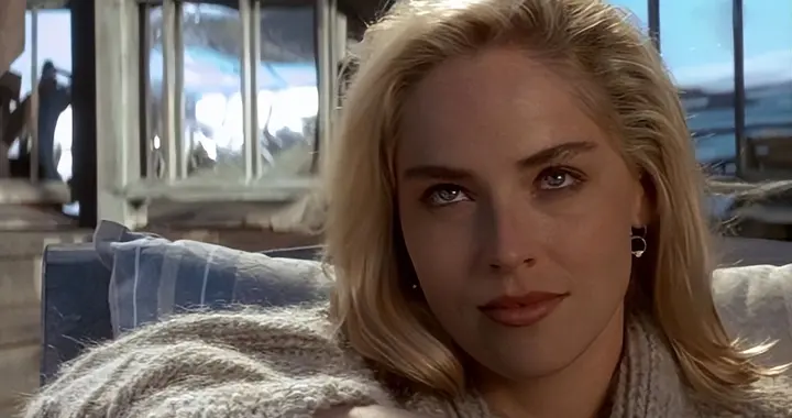 莎朗·斯通颁奖礼狂飙9分钟真心话 点名称赞泰勒·斯威夫特