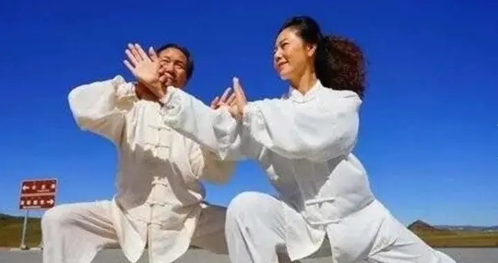 练拳越练越累？别把太极练成“广播操”，会阴穴才是内劲的总开关