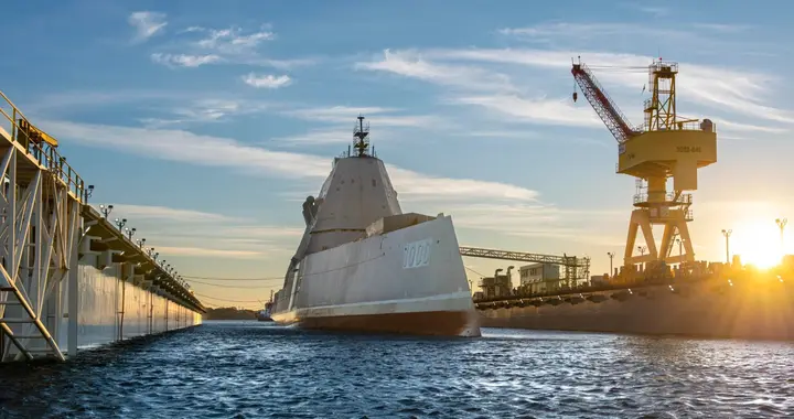 大厦将倾？内斗下，美国航母、驱逐舰连发火灾，海军部长突遭解职