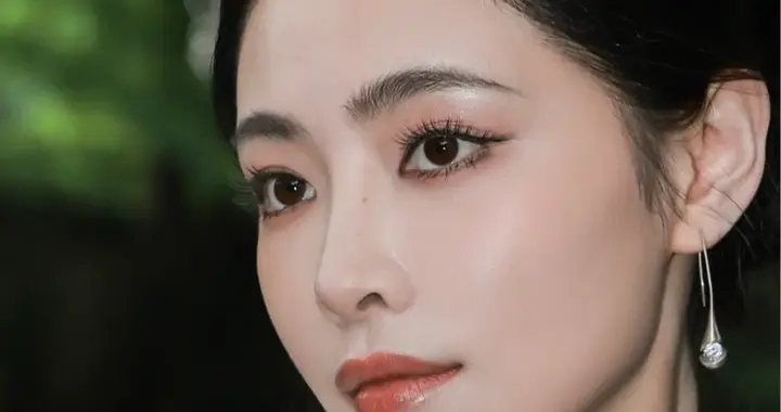 美女壁纸-第6606期-许佳琪