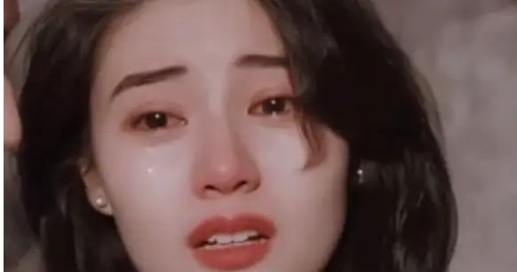 鲁豫问她后不后悔爱上刘銮雄，李嘉欣只说了9个字，全场沉默了
