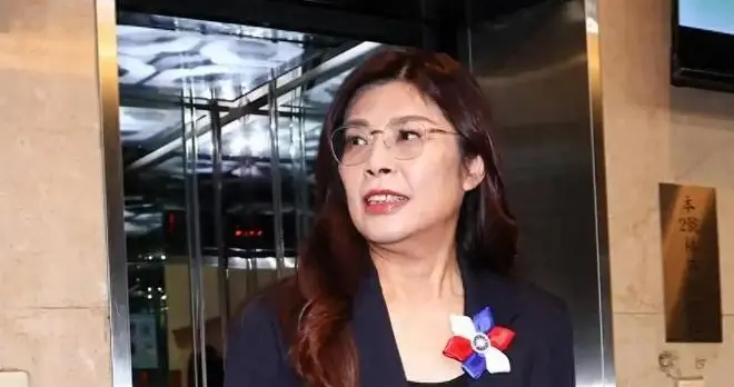 郑丽文惨遭背刺？为讨好民众党、做了2件大事！没想到1人突然翻脸