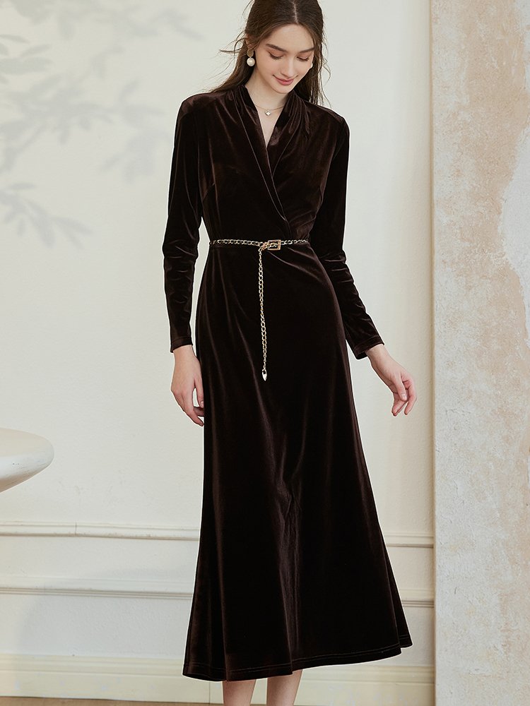 复古优雅的丝绒连衣裙,让你成为宴会的焦点