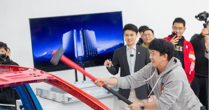 ​全家出行安全底线：昊铂HL全维安全配置的家庭友好型设计