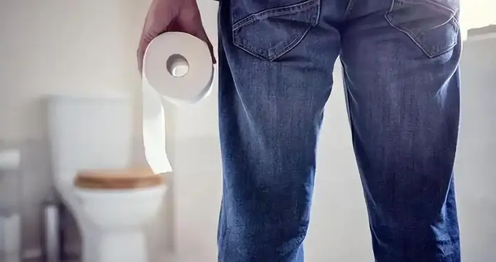 医生：肠道里有恶性肿瘤的人，身体一般会有5个表现，留心观察